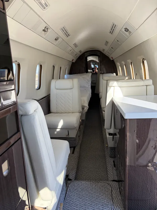 1991 IAI Astra SP – Cabin – view along the aisle