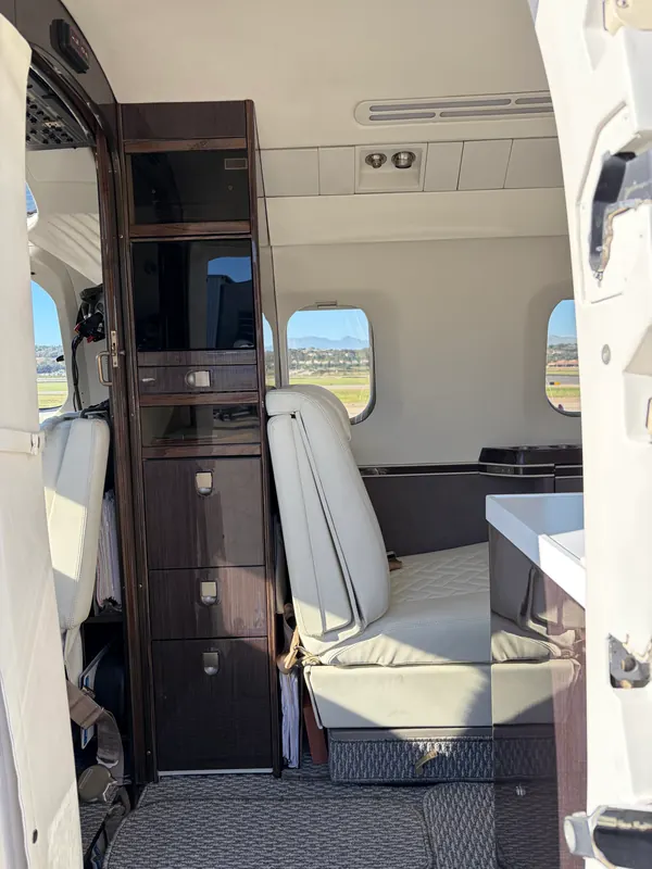 1991 IAI Astra SP – Cabin entry – cabinetry and seating