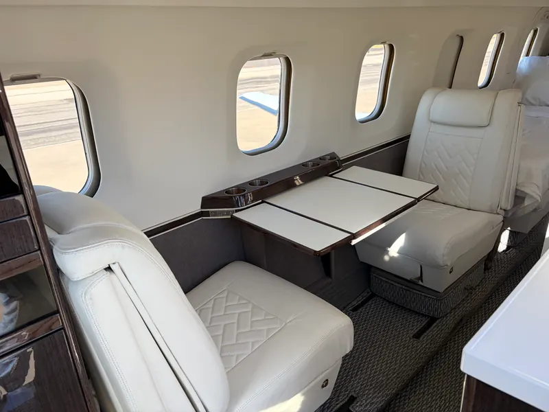 1991 IAI Astra SP – Club seating with table extended
